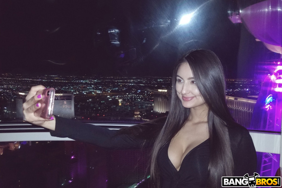 [BangBros.com] 2019-08-03 Eliza Ibarra - Vegas Fuckation [Solo] [2000x1333, 40 фото]