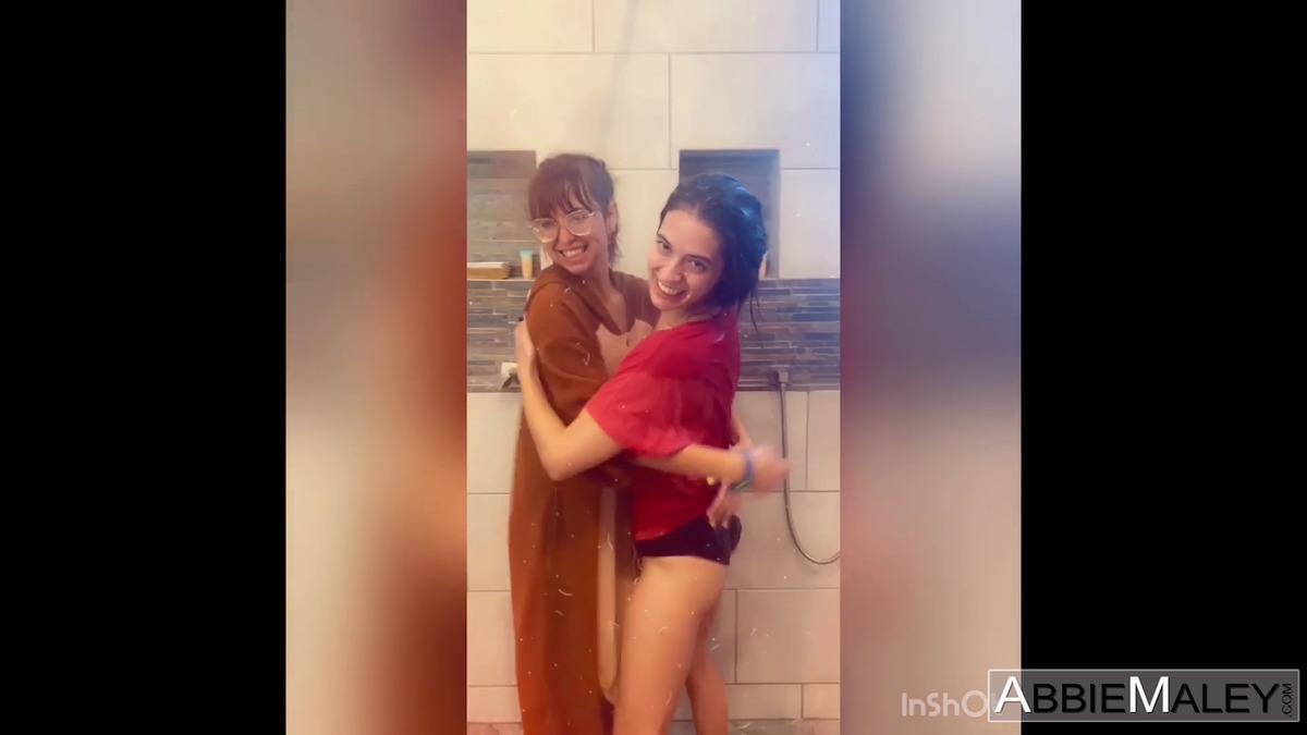 [AbbieMaley.com] Riley Reid & Abbie Maley - The Wetter The Better (02.01.2021) [2021 г., Lesbian, Teen, Masturbation, Pussy Licking, Orgasm, 480p]