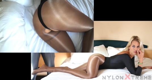 [Manyvids.com] Nylon Extreme - Naomie Loup - Shiny Pantyhose leotard [2020 г., Shiny Pantyhose, Cum on shiny pantyhose, 2160p]