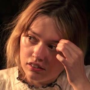 Розалинд элизар что с пальцами